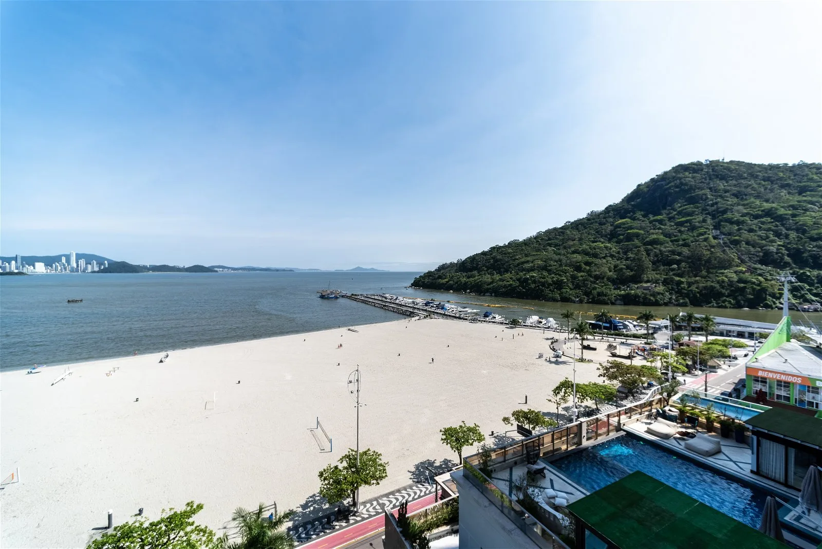 Ibiza Tower: Oceanfront Residence with Private Spa in Avenida Atlântica