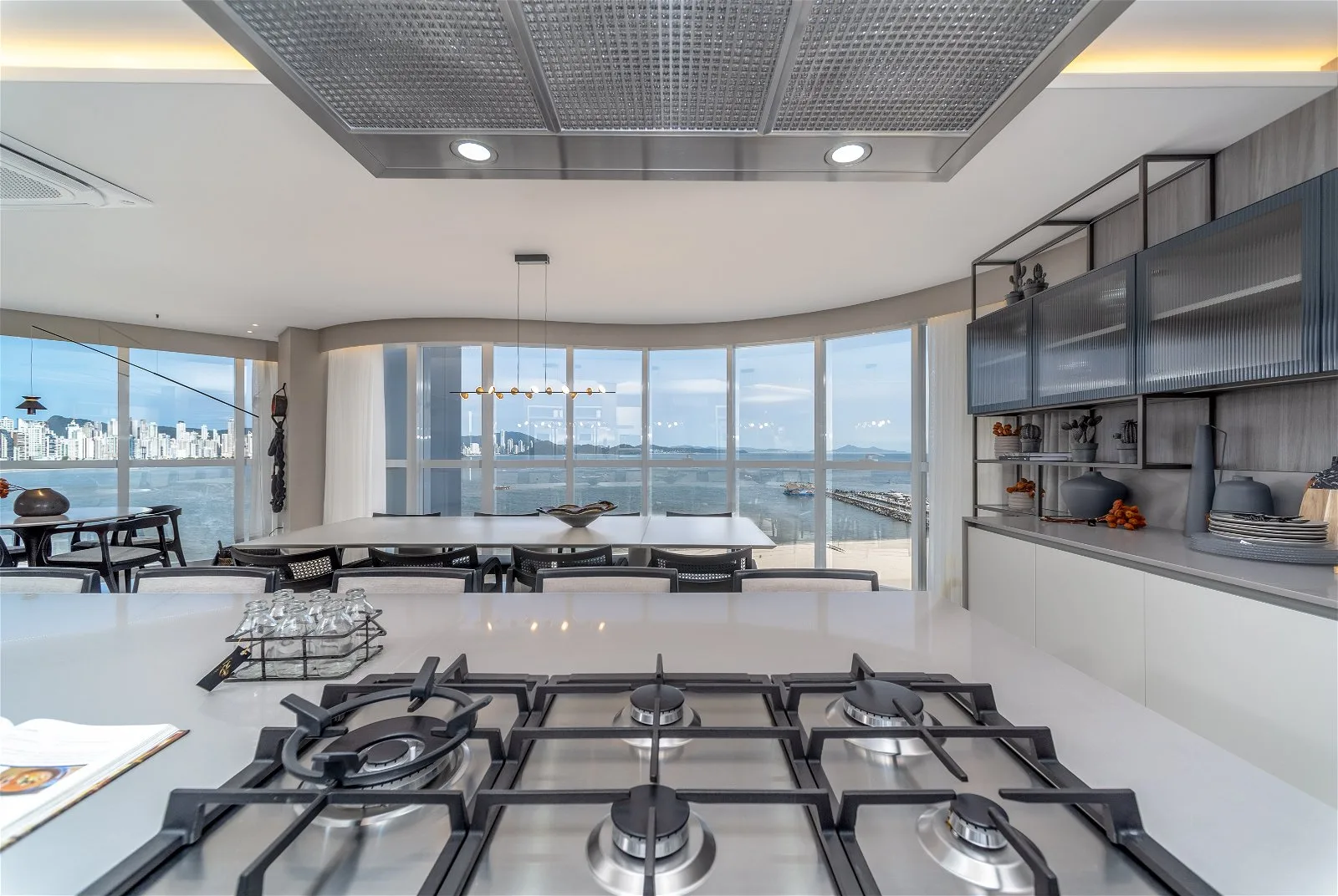 Ibiza Tower: Oceanfront Residence with Private Spa in Avenida Atlântica