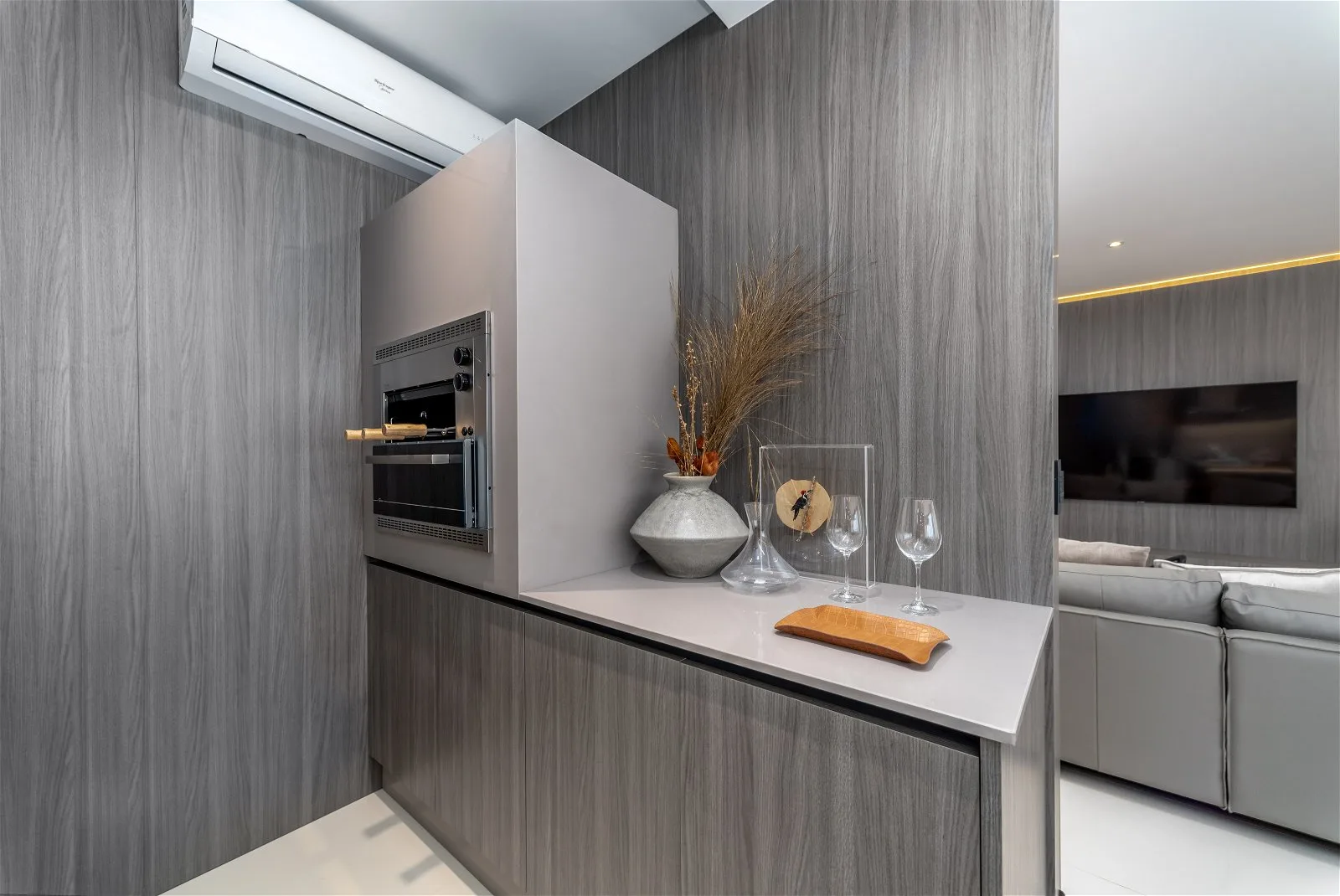 Ibiza Tower: Oceanfront Residence with Private Spa in Avenida Atlântica