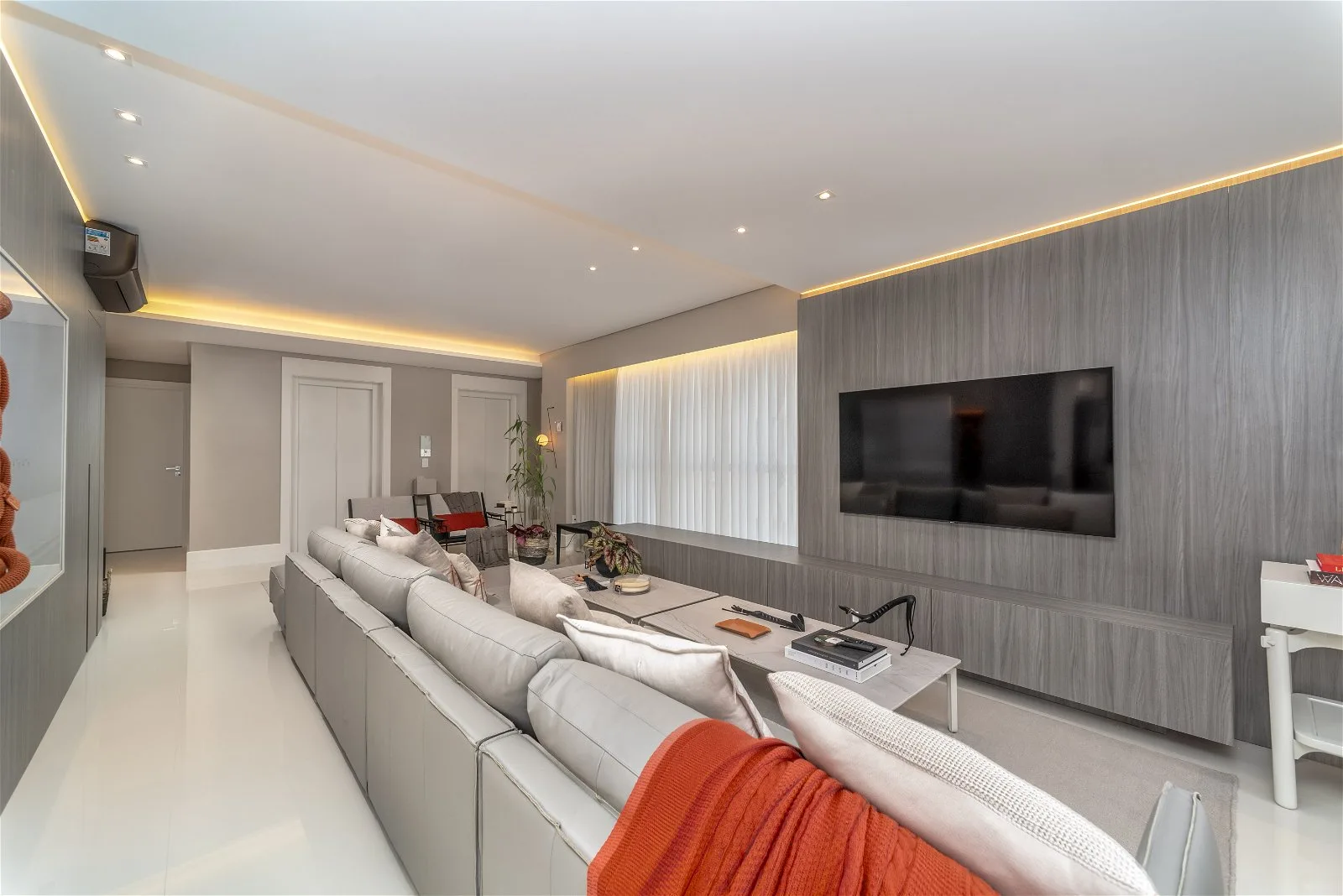 Ibiza Tower: Oceanfront Residence with Private Spa in Avenida Atlântica