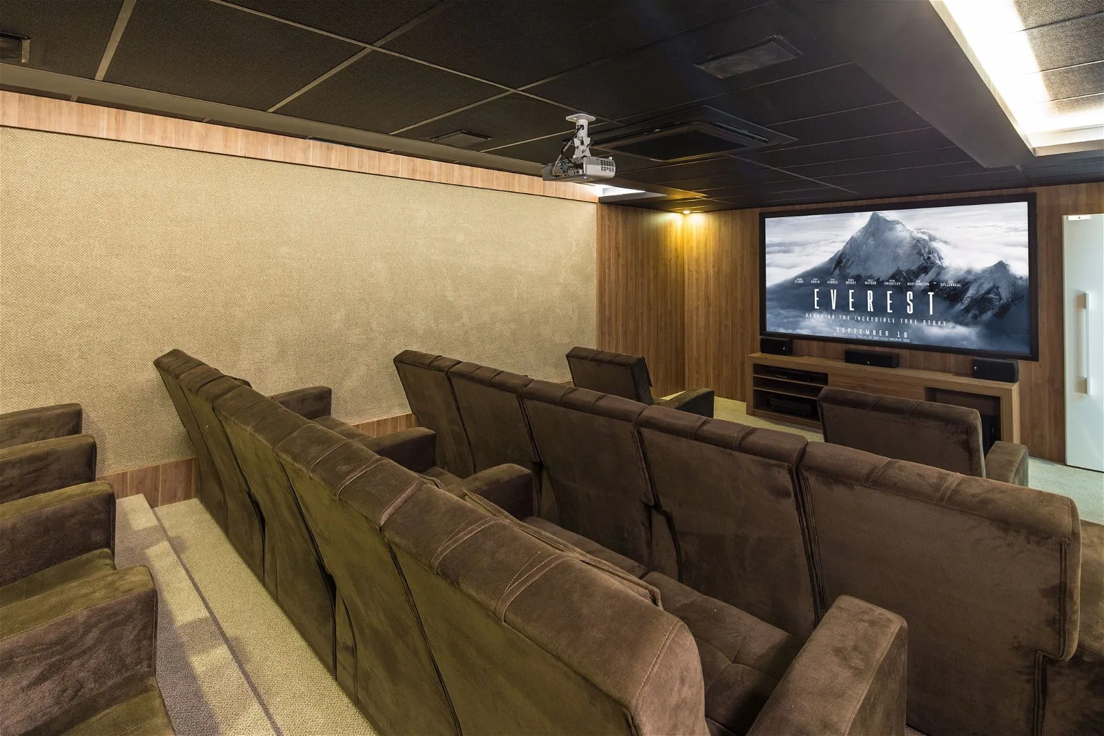 Ibiza Tower: Oceanfront Residence with Private Spa in Avenida Atlântica