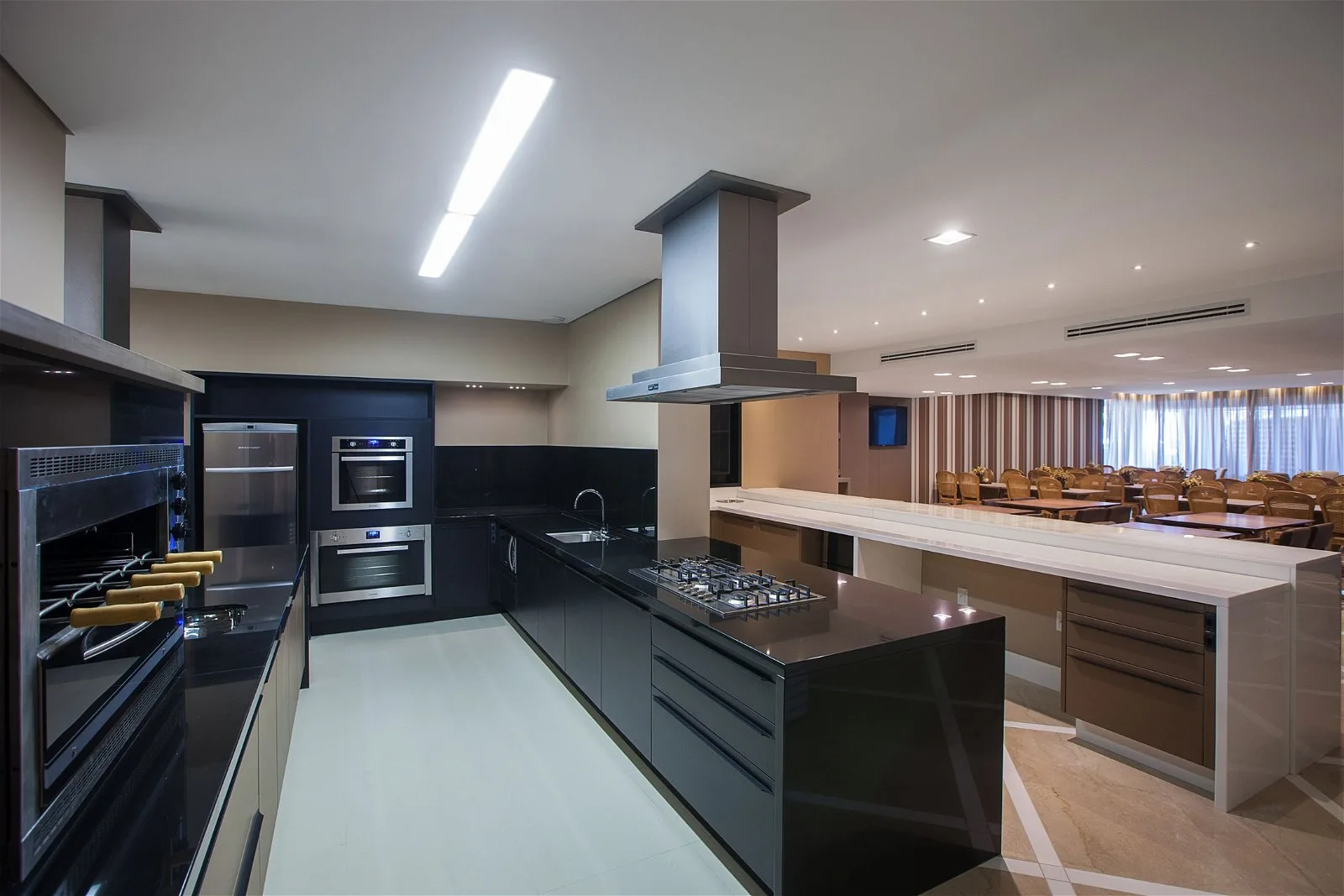 Ibiza Tower: Oceanfront Residence with Private Spa in Avenida Atlântica