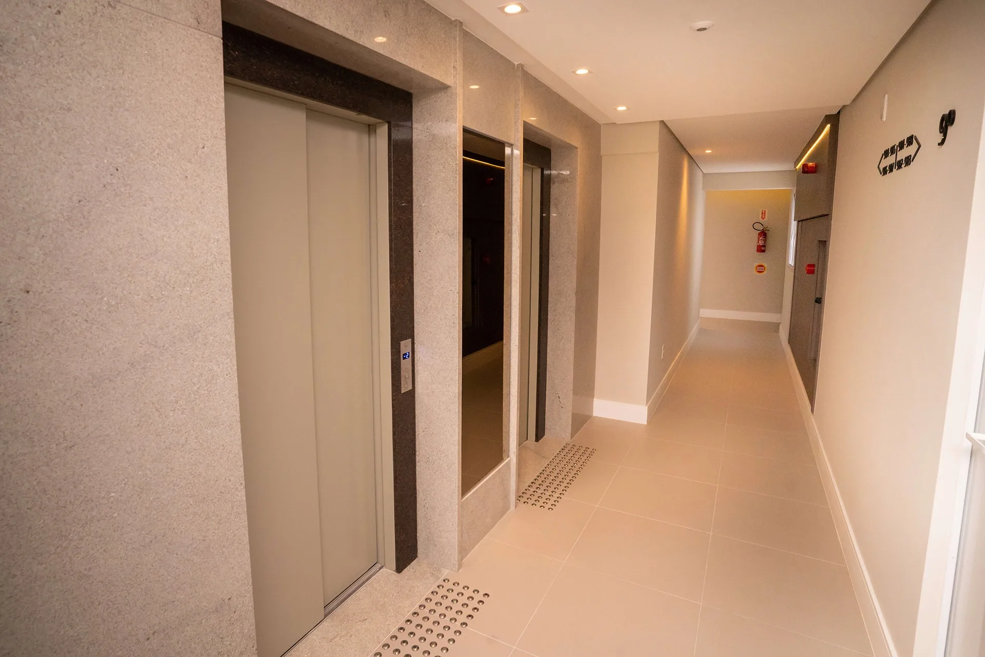 Residencial Inês de Castro: Premium House with Private Garden in Trindade