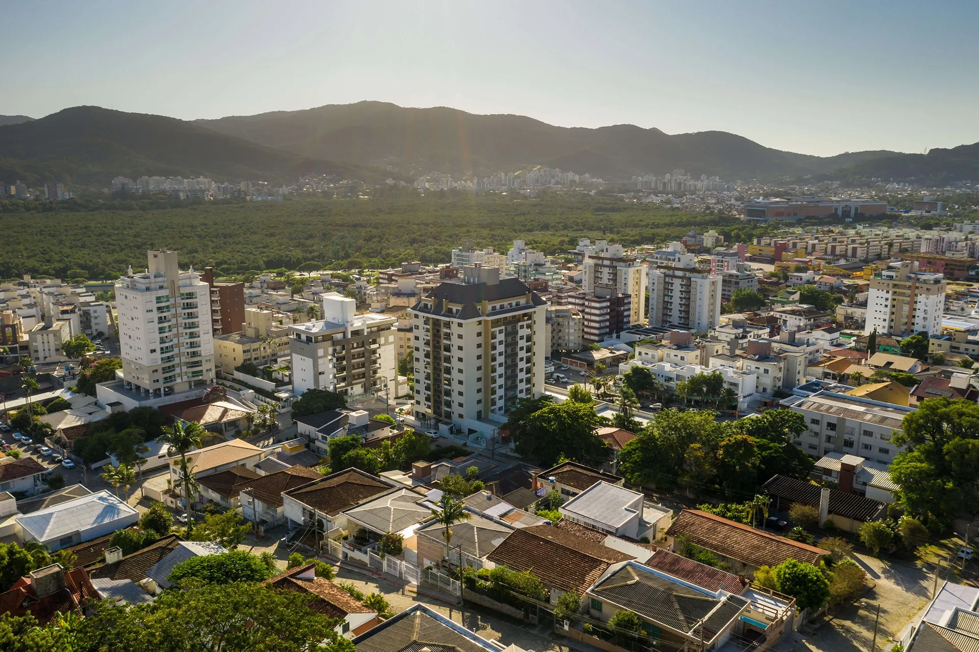 Residencial Inês de Castro: Premium House with Private Garden in Trindade