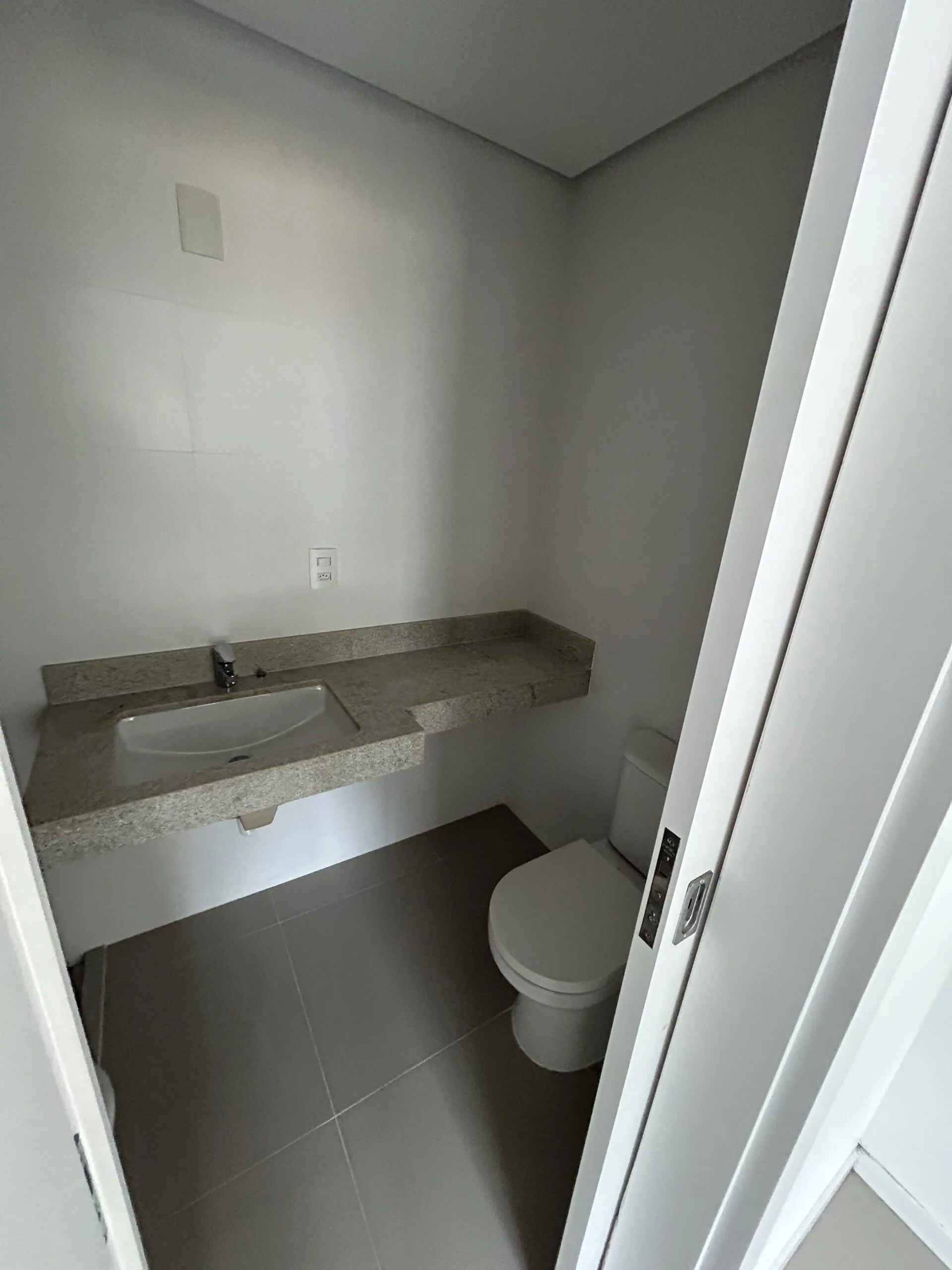 Residencial Inês de Castro: Premium House with Private Garden in Trindade