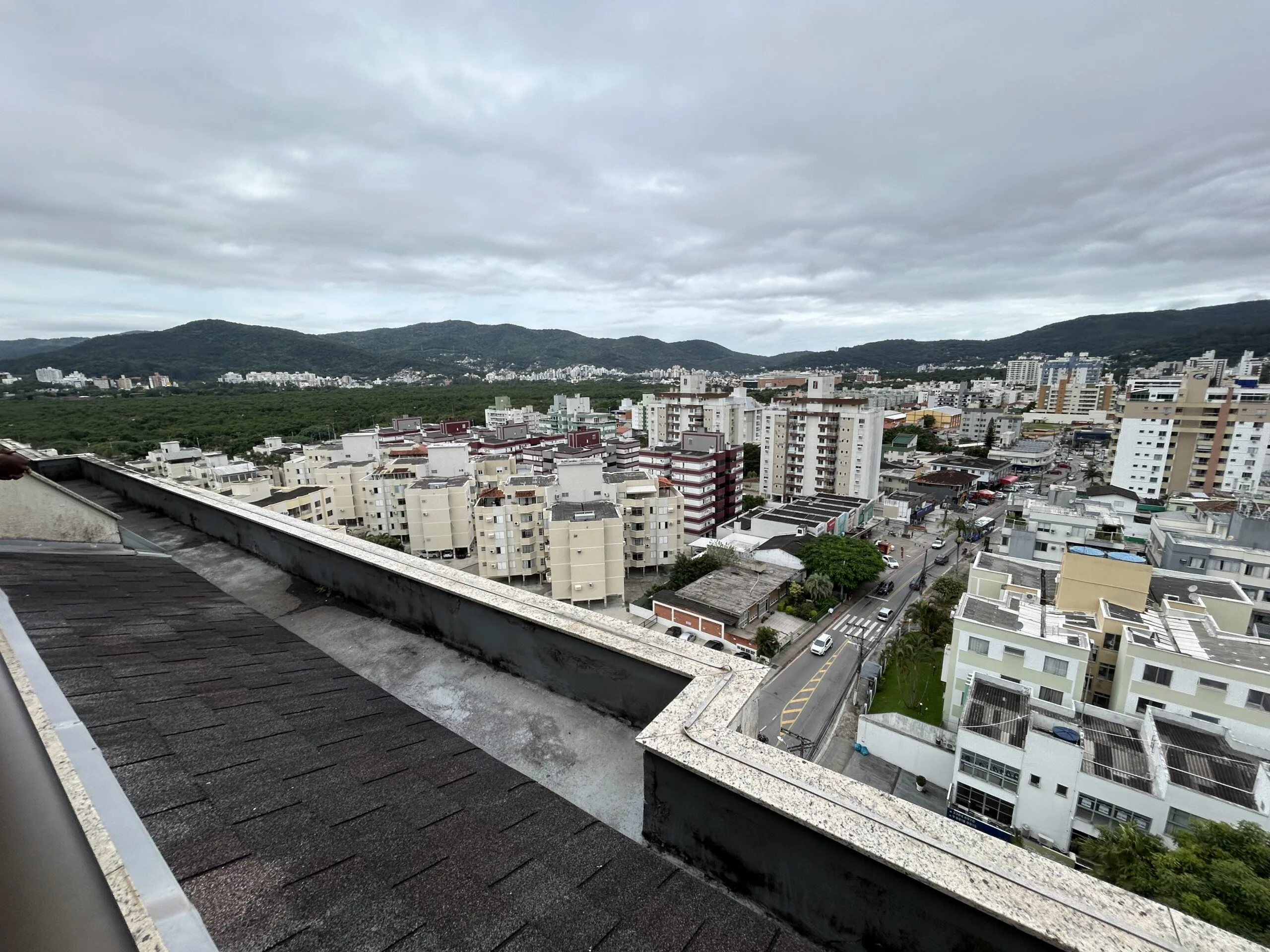 Residencial Inês de Castro: Premium House with Private Garden in Trindade