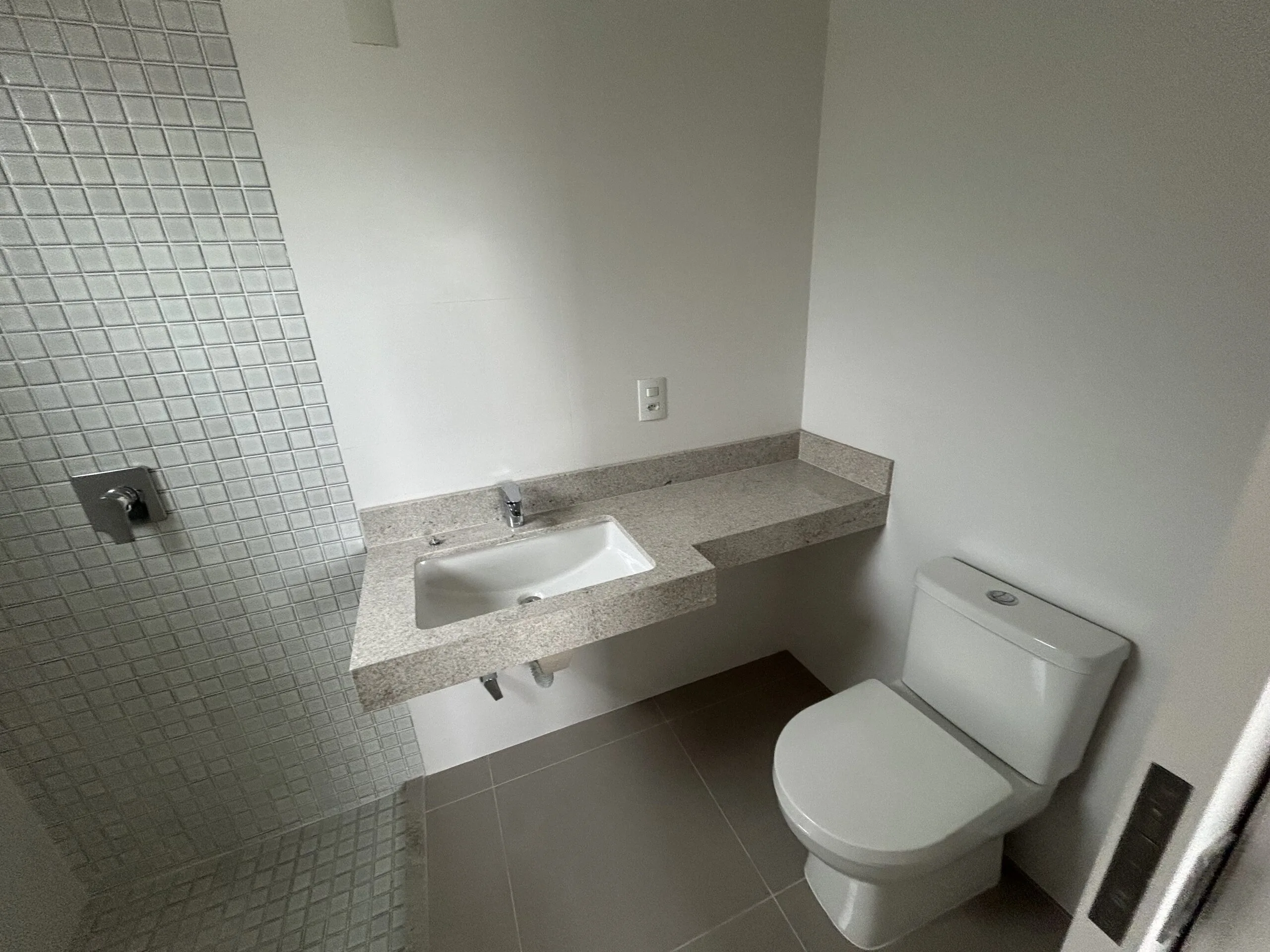 Residencial Inês de Castro: Premium House with Private Garden in Trindade