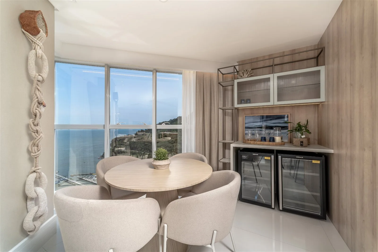 Ibiza Tower: Oceanfront Residence with Private Spa in Avenida Atlântica