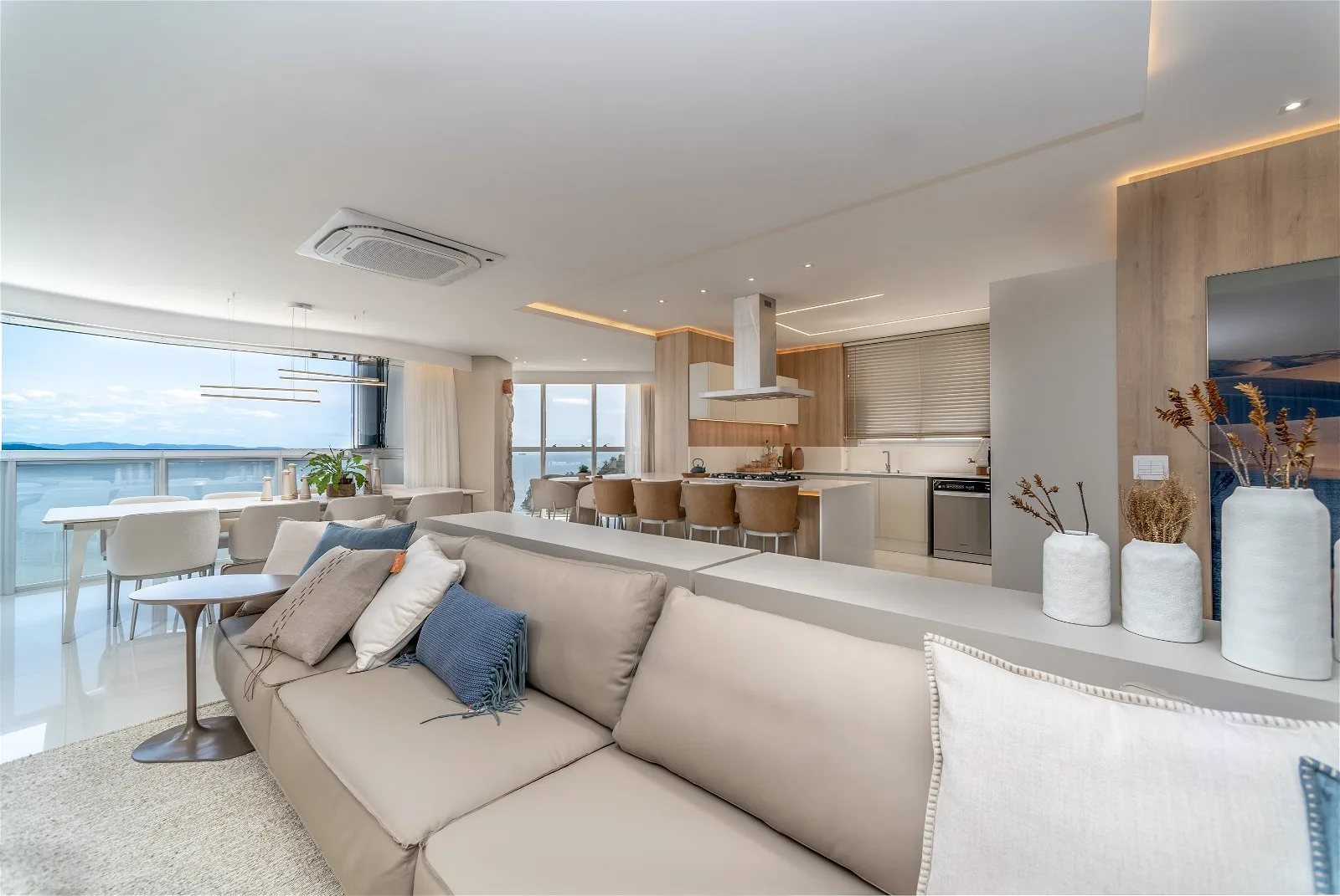 Ibiza Tower: Oceanfront Residence with Private Spa in Avenida Atlântica