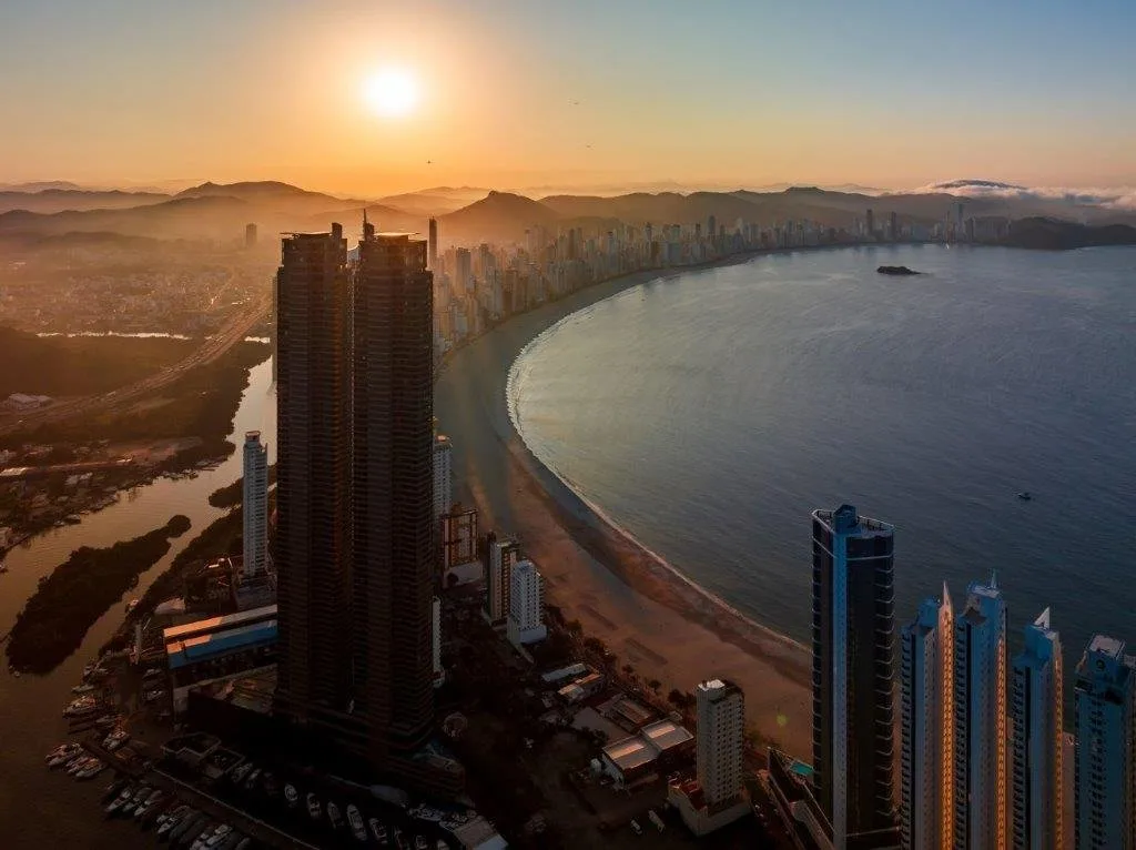 Yachthouse by Pininfarina: Ultra-Luxury Penthouse with Private Helipad in Barra Sul