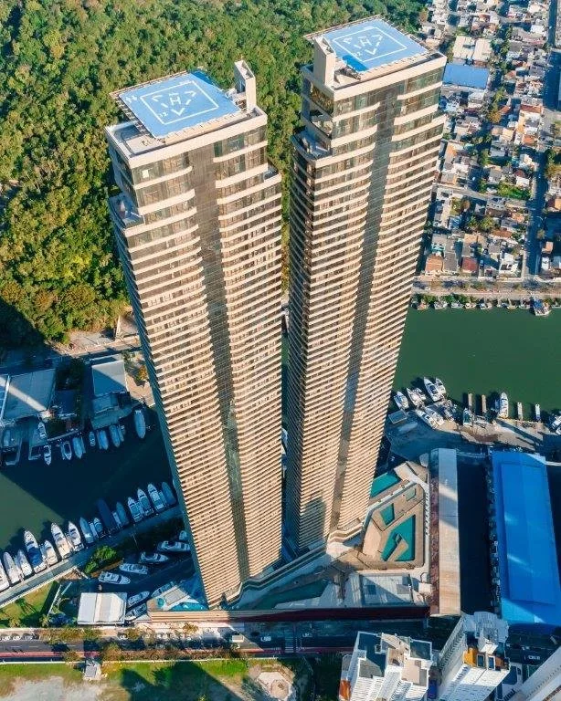 Yachthouse by Pininfarina: Exquisitely Furnished Luxury Residence in Balneário Camboriú