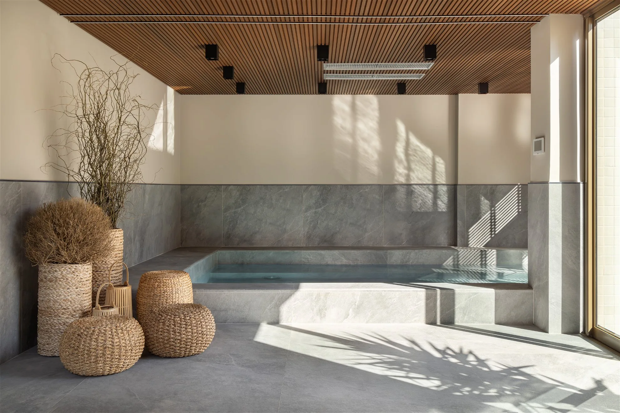 Admirá by Arrka: Luxury Duplex with Rooftop Resort in Centro