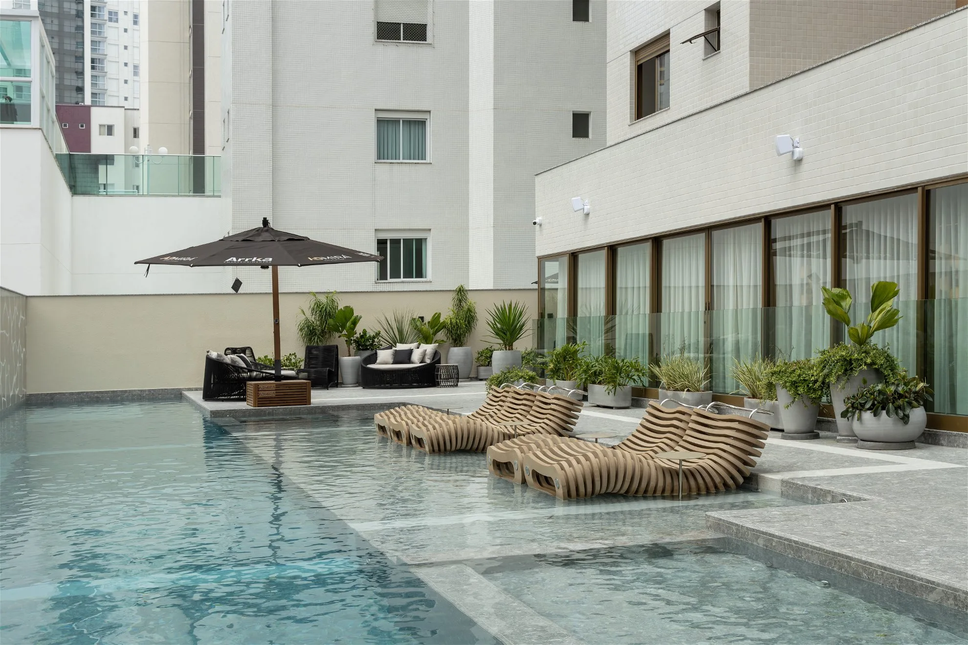 Admirá by Arrka: Luxury Duplex with Rooftop Resort in Centro