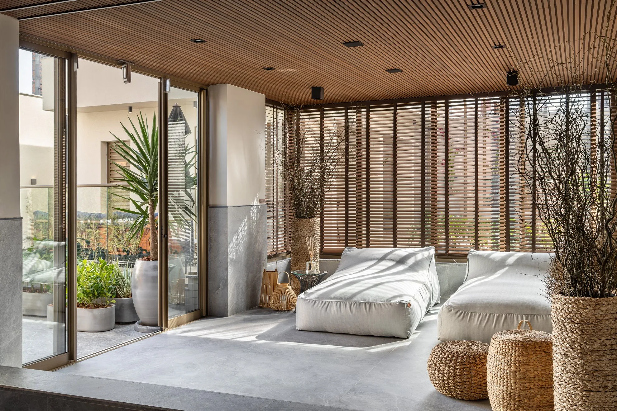 Admirá by Arrka: Luxury Duplex with Rooftop Resort in Centro