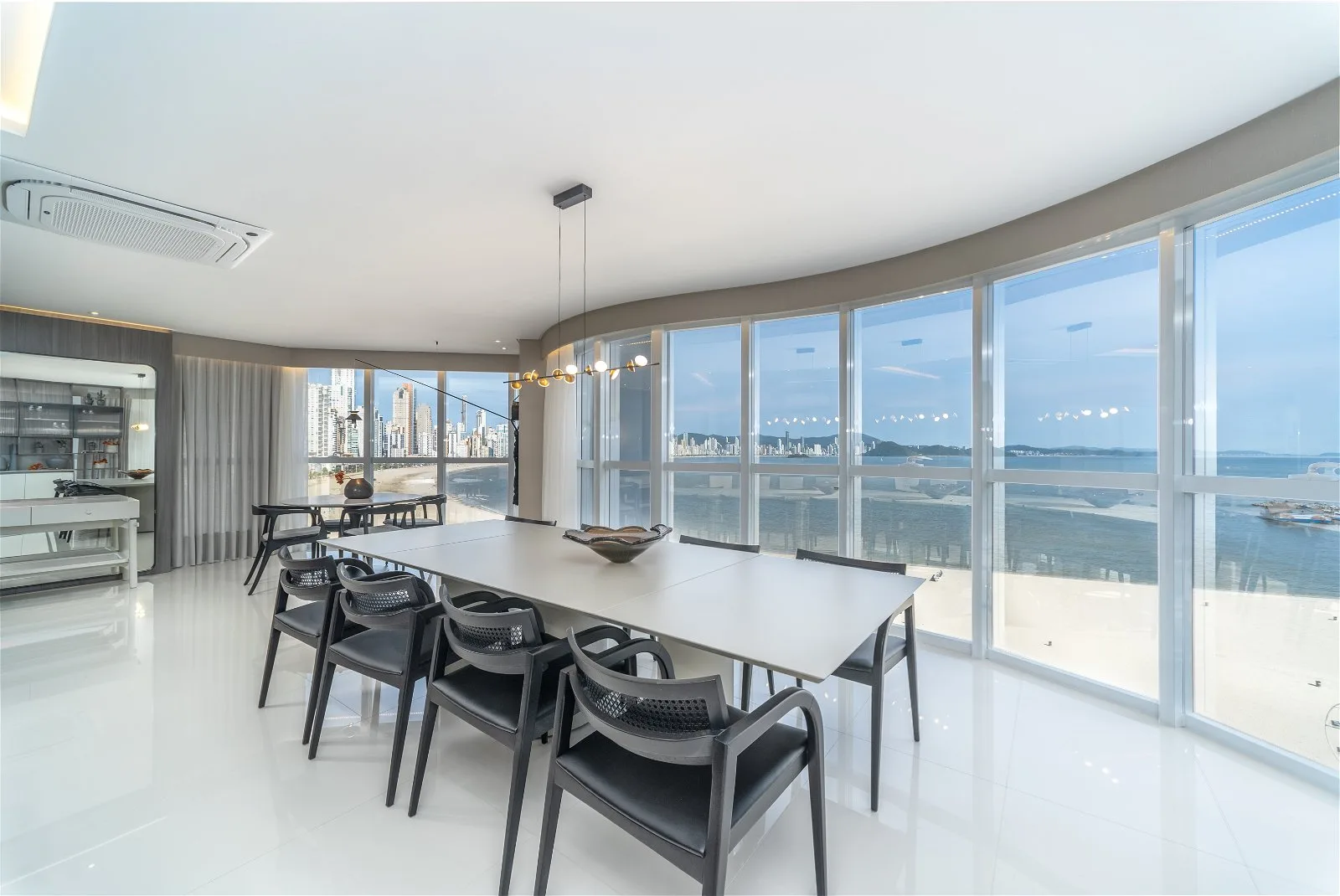 Ibiza Tower: Oceanfront Residence with Private Spa in Avenida Atlântica