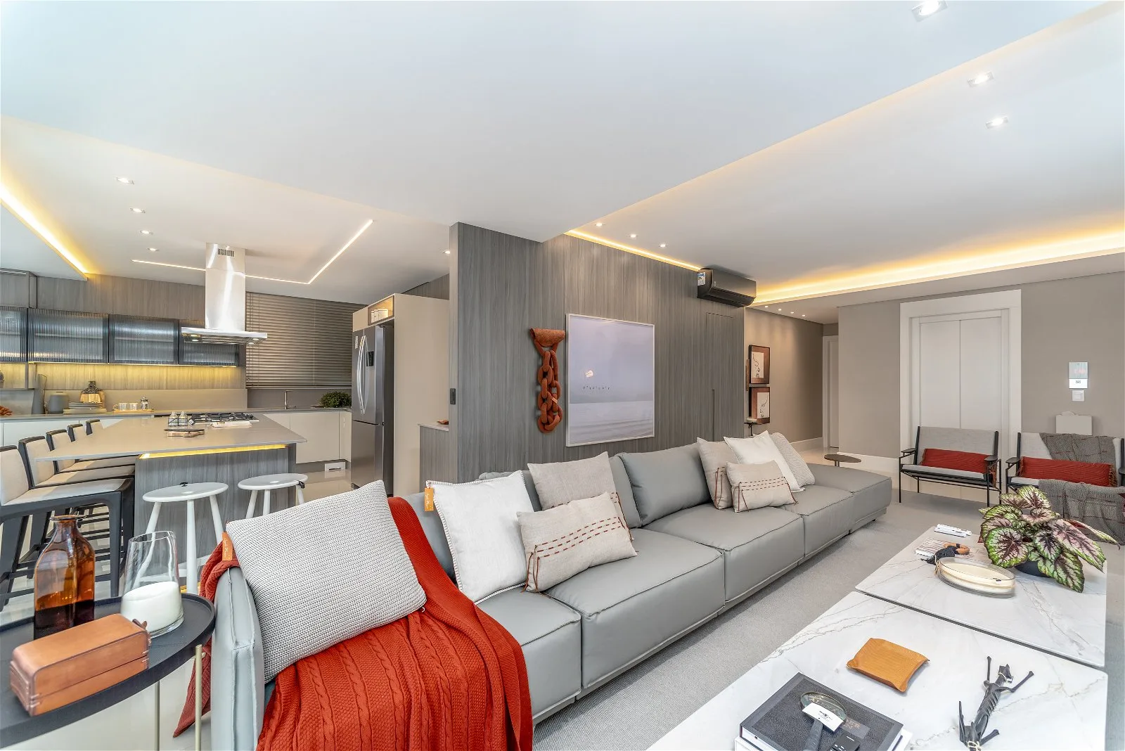 Ibiza Tower: Oceanfront Residence with Private Spa in Avenida Atlântica