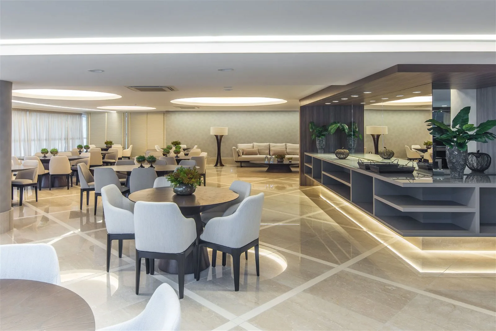 Ibiza Tower: Oceanfront Residence with Private Spa in Avenida Atlântica