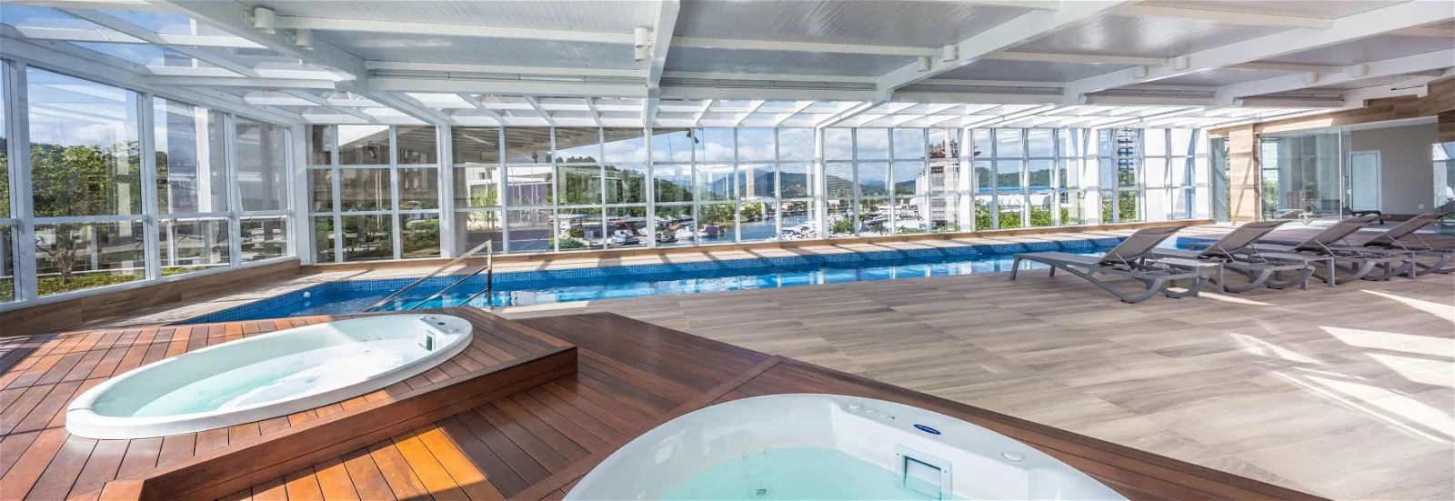 Ibiza Tower: Oceanfront Residence with Private Spa in Avenida Atlântica
