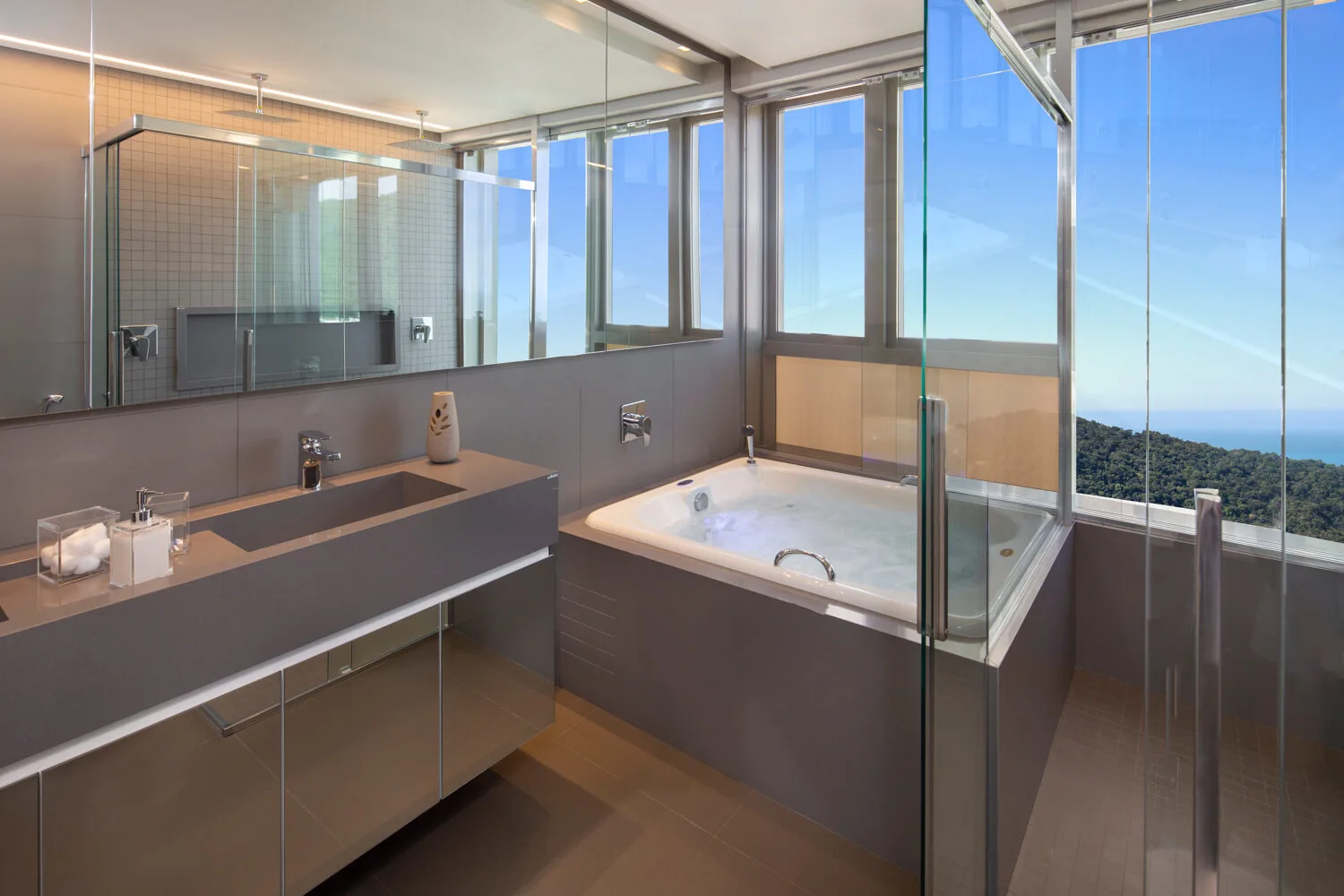 Yachthouse by Pininfarina: Ultra-Luxury Residence in Avenida Atlântica