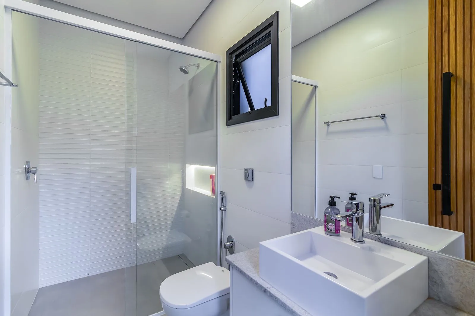 Bosque Amoraeville: Ultra-Luxury Residence with Forest Views in Jurerê Internacional