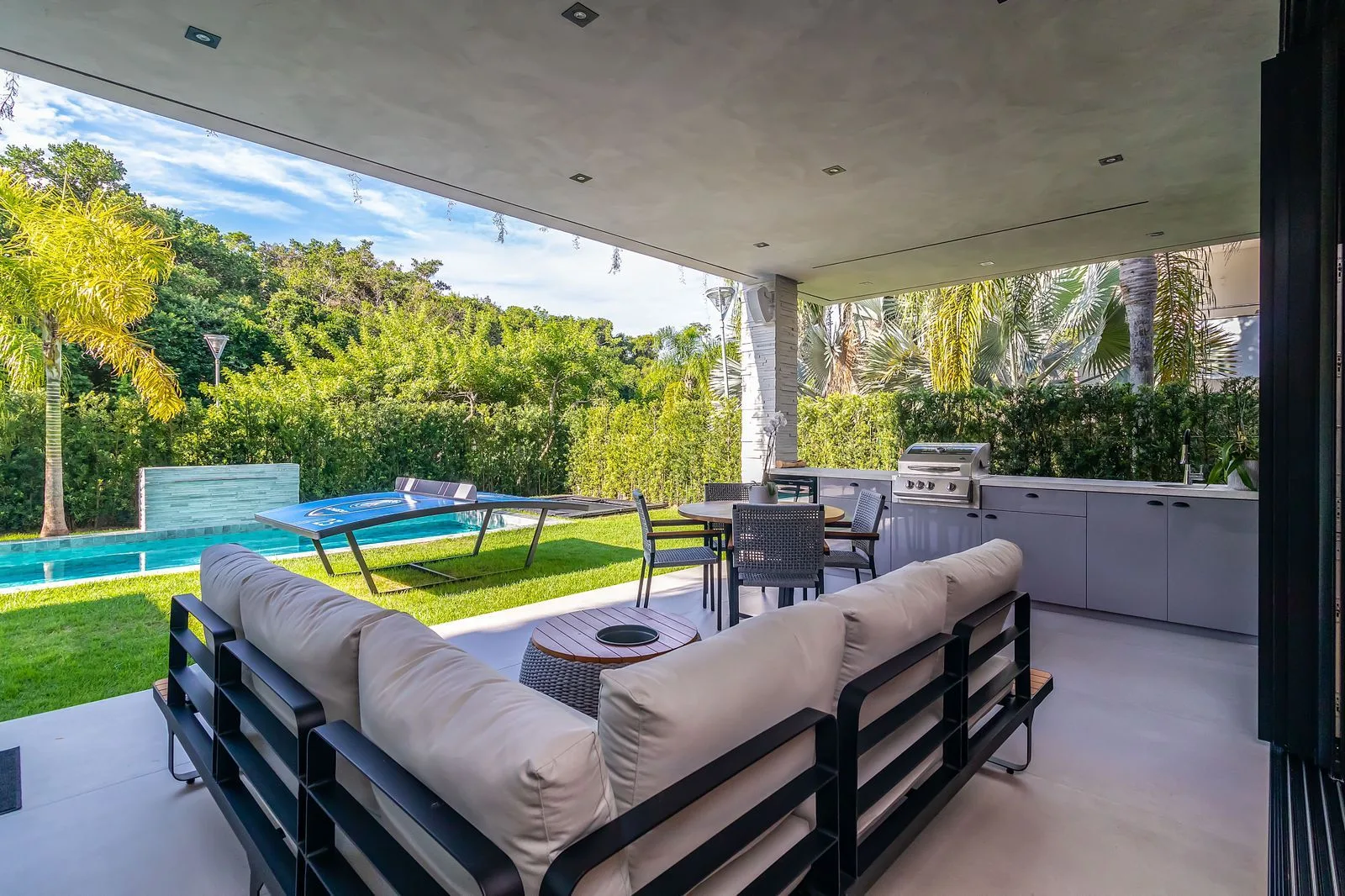 Bosque Amoraeville: Ultra-Luxury Residence with Forest Views in Jurerê Internacional