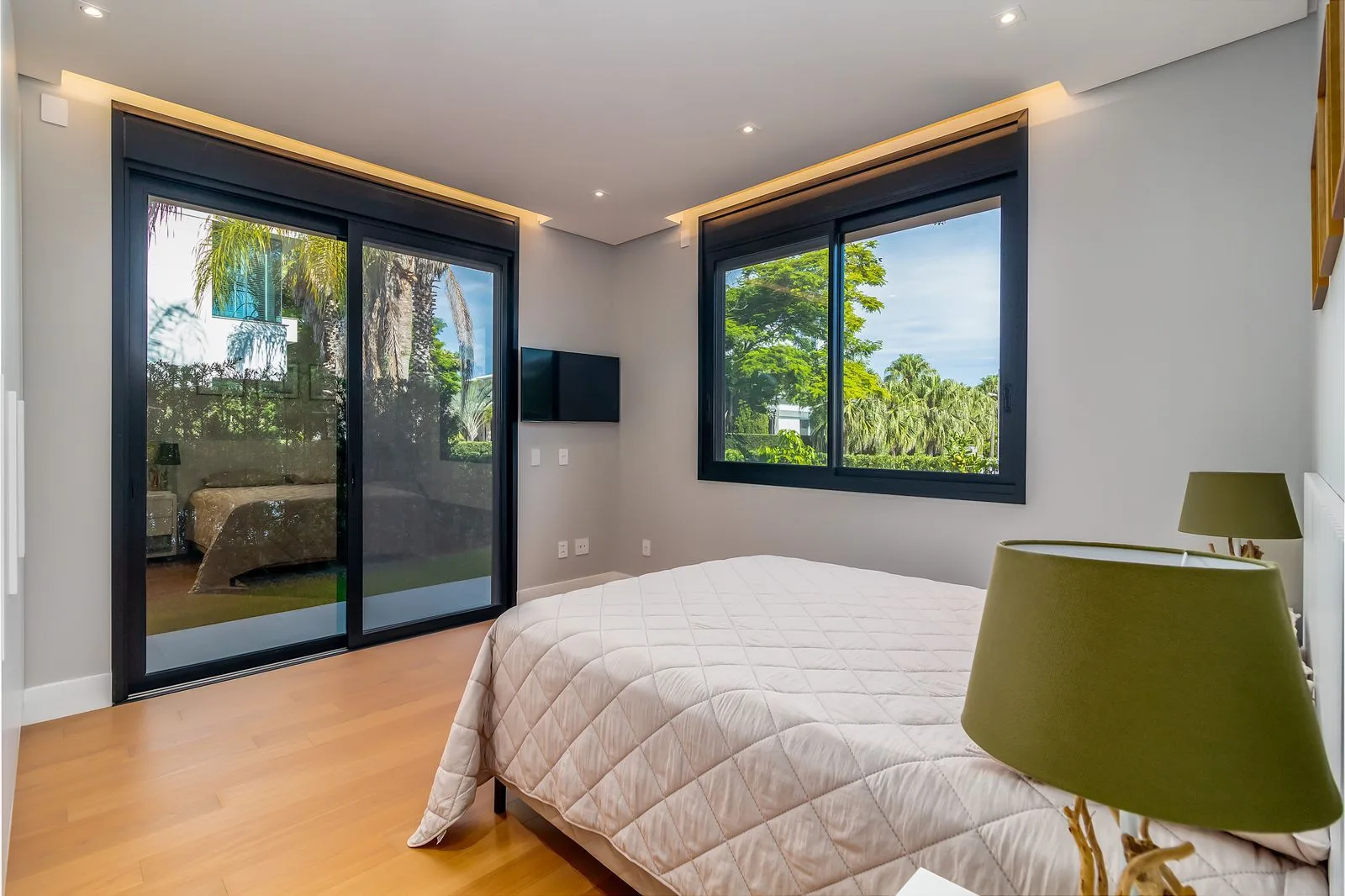 Bosque Amoraeville: Ultra-Luxury Residence with Forest Views in Jurerê Internacional