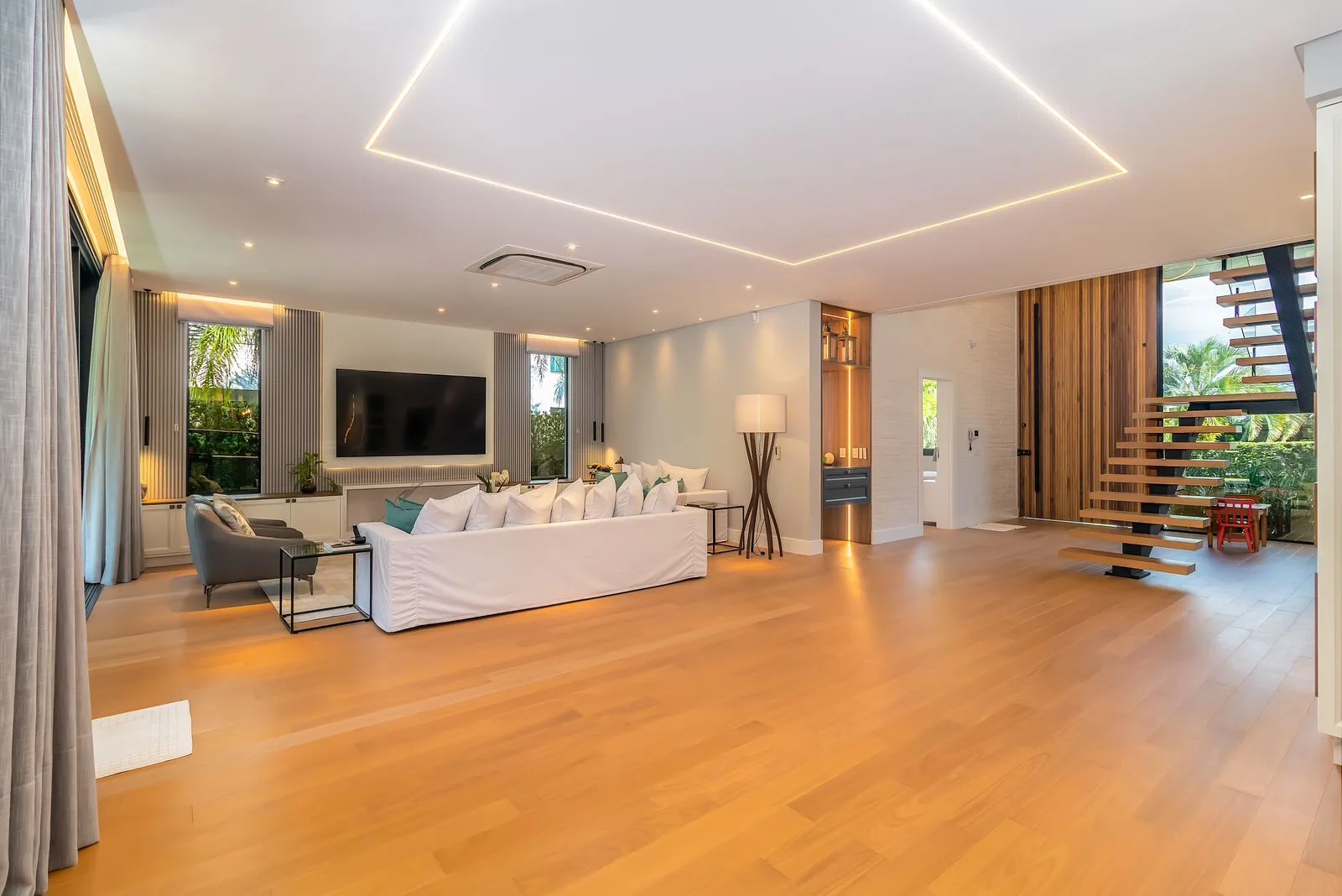 Bosque Amoraeville: Ultra-Luxury Residence with Forest Views in Jurerê Internacional