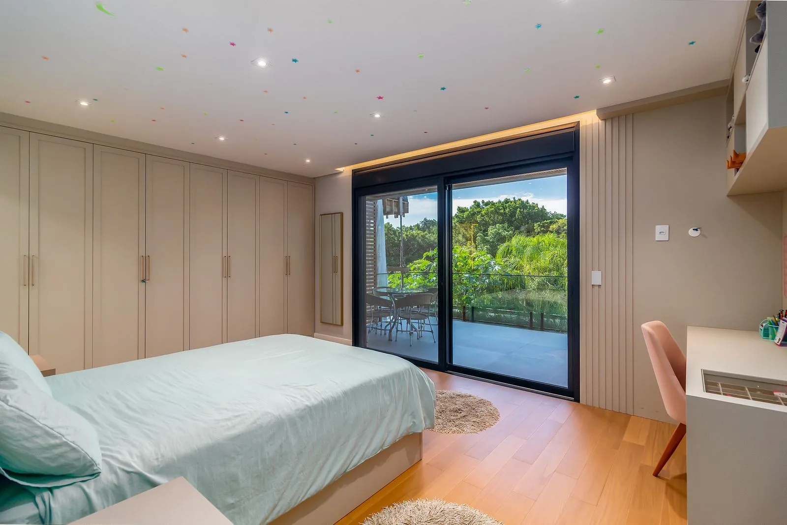 Bosque Amoraeville: Ultra-Luxury Residence with Forest Views in Jurerê Internacional