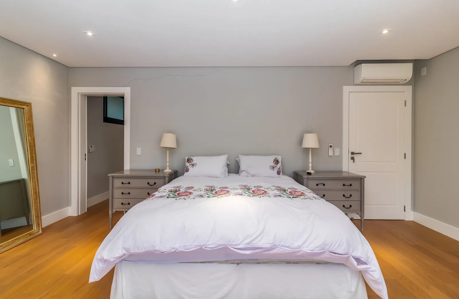 Bosque Amoraeville: Ultra-Luxury Residence with Forest Views in Jurerê Internacional