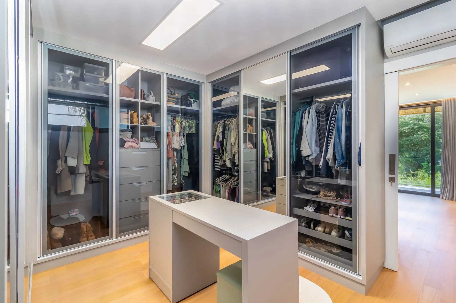 Bosque Amoraeville: Ultra-Luxury Residence with Forest Views in Jurerê Internacional