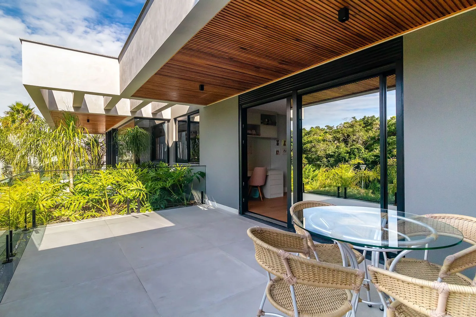 Bosque Amoraeville: Ultra-Luxury Residence with Forest Views in Jurerê Internacional