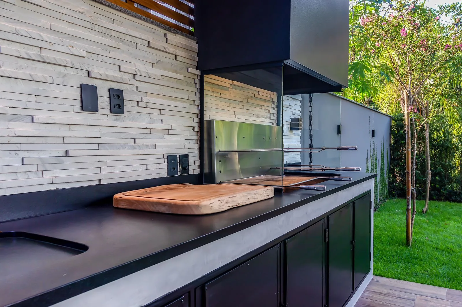 Bosque Amoraeville: Ultra-Luxury Residence with Forest Views in Jurerê Internacional