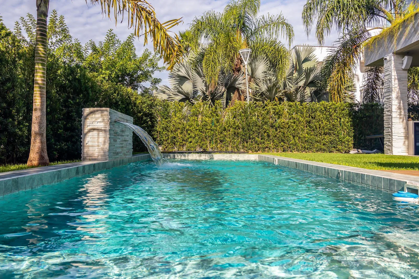 Bosque Amoraeville: Ultra-Luxury Residence with Forest Views in Jurerê Internacional