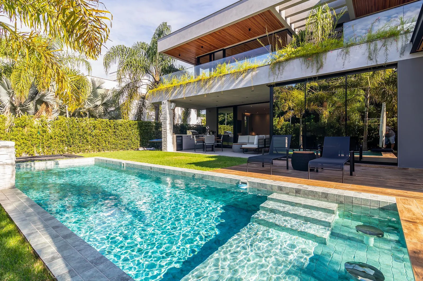 Bosque Amoraeville: Ultra-Luxury Residence with Forest Views in Jurerê Internacional