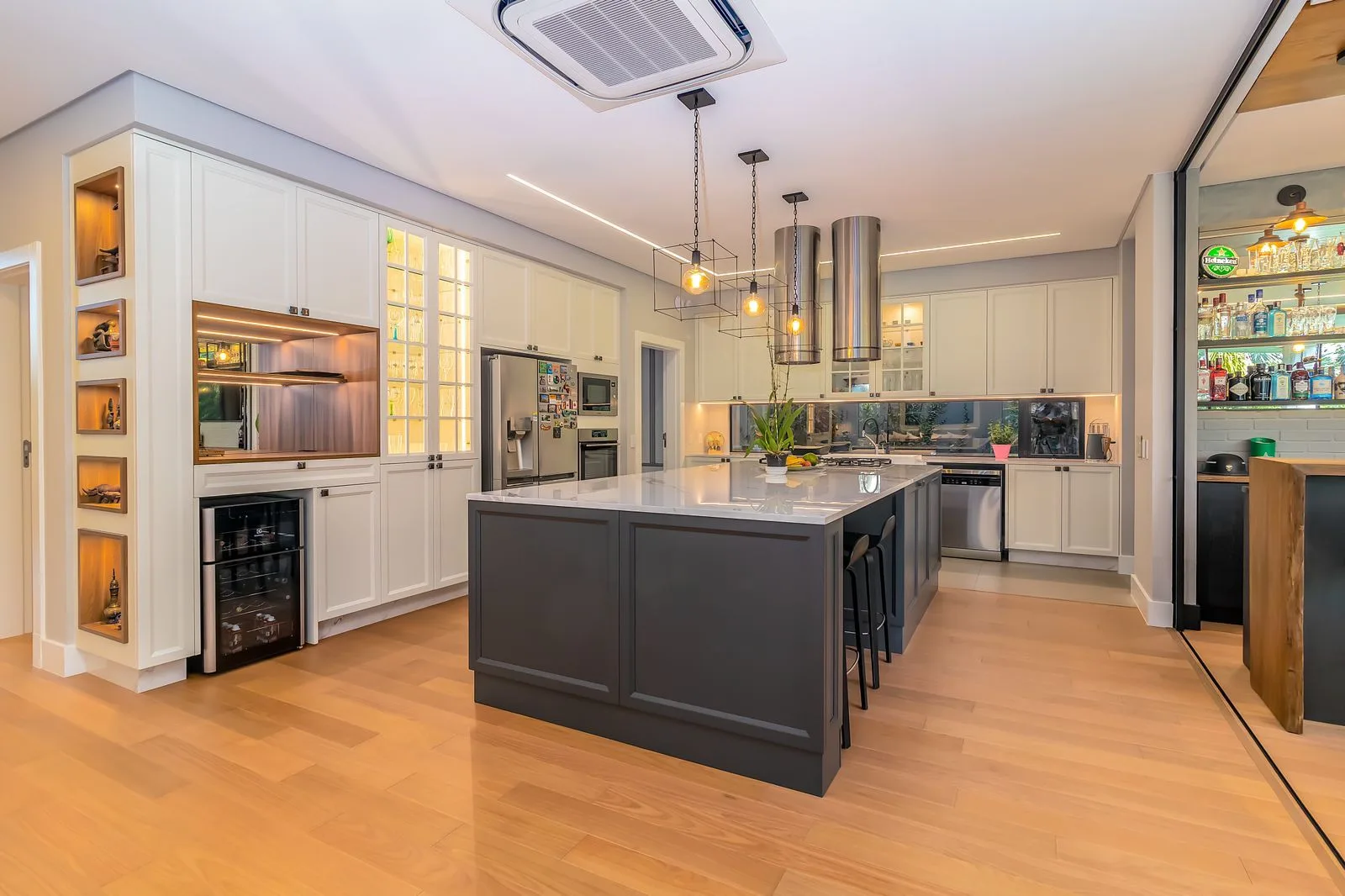 Bosque Amoraeville: Ultra-Luxury Residence with Forest Views in Jurerê Internacional