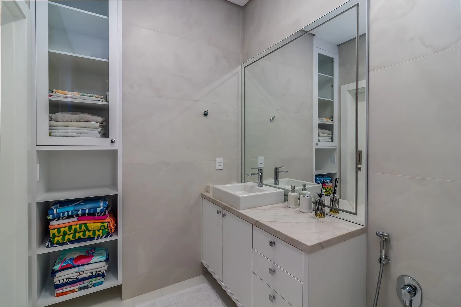 Bosque Amoraeville: Ultra-Luxury Residence with Forest Views in Jurerê Internacional