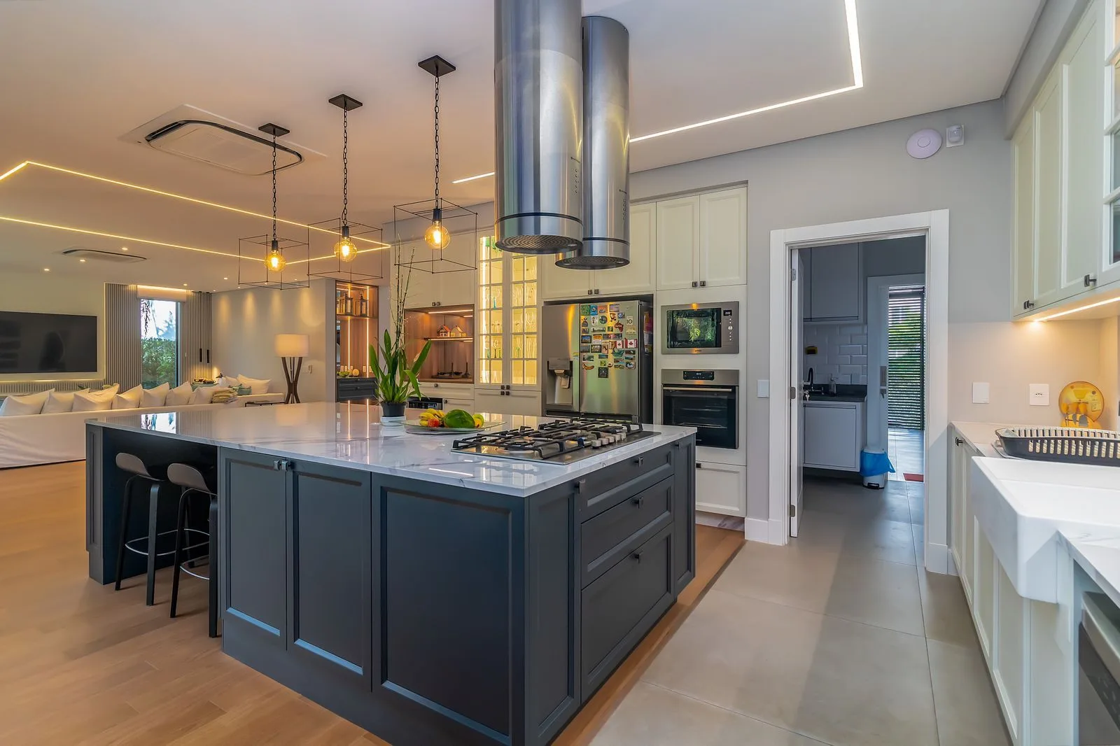 Bosque Amoraeville: Ultra-Luxury Residence with Forest Views in Jurerê Internacional