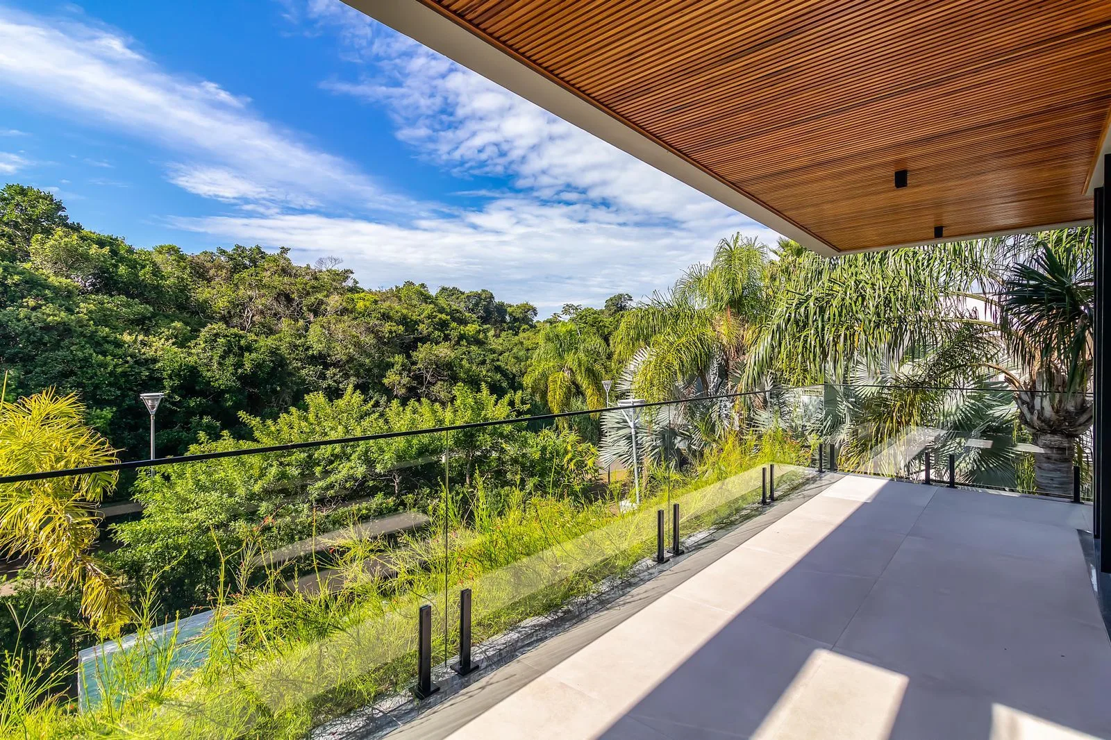 Bosque Amoraeville: Ultra-Luxury Residence with Forest Views in Jurerê Internacional