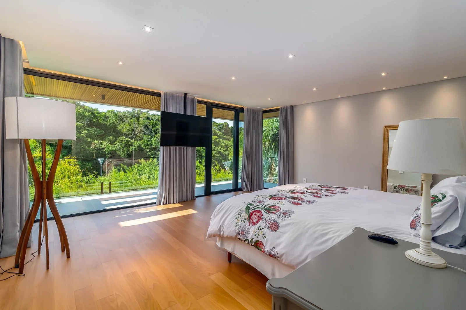 Bosque Amoraeville: Ultra-Luxury Residence with Forest Views in Jurerê Internacional