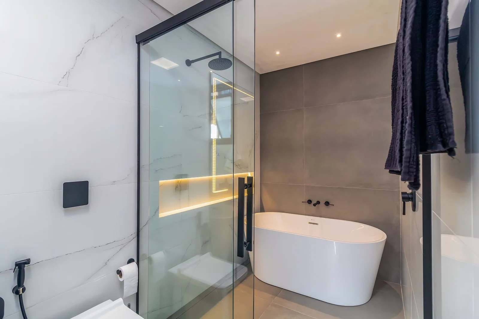 Bosque Amoraeville: Ultra-Luxury Residence with Forest Views in Jurerê Internacional