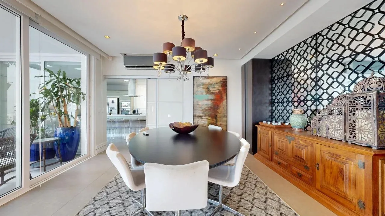 Jurere Internacional: Ultra-Luxury Residence with Pool and Income Potential