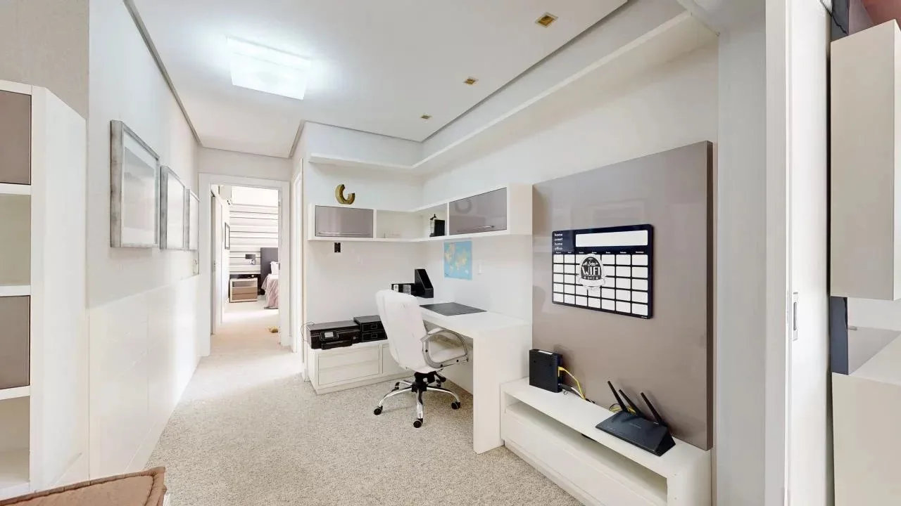 Jurere Internacional: Ultra-Luxury Residence with Pool and Income Potential