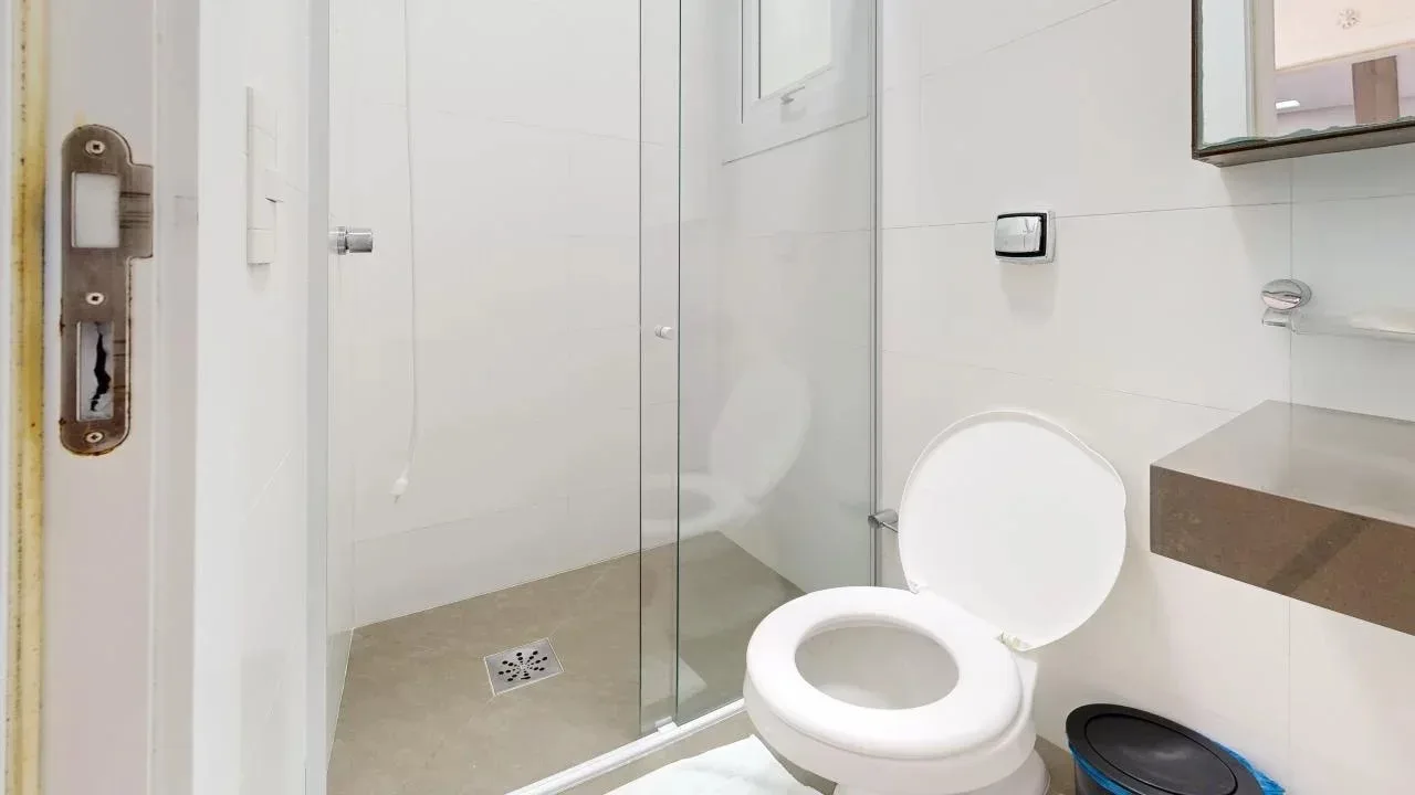 Jurere Internacional: Ultra-Luxury Residence with Pool and Income Potential