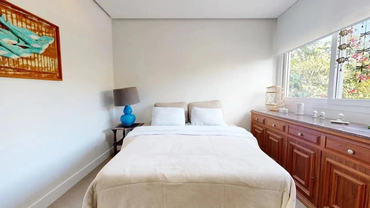 Jurere Internacional: Ultra-Luxury Residence with Pool and Income Potential