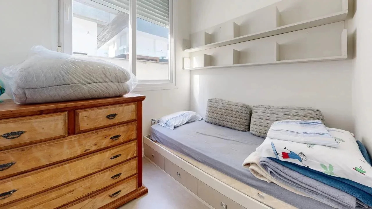 Jurere Internacional: Ultra-Luxury Residence with Pool and Income Potential