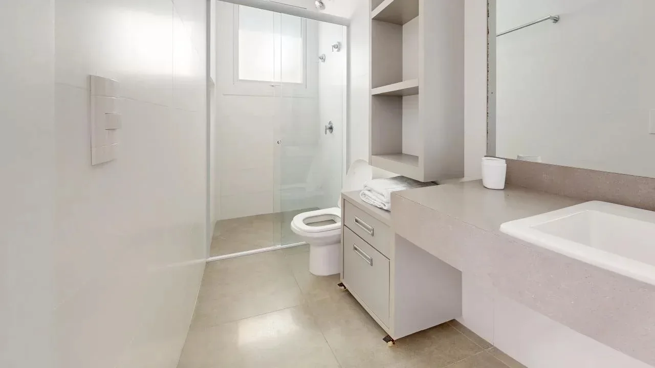 Jurere Internacional: Ultra-Luxury Residence with Pool and Income Potential