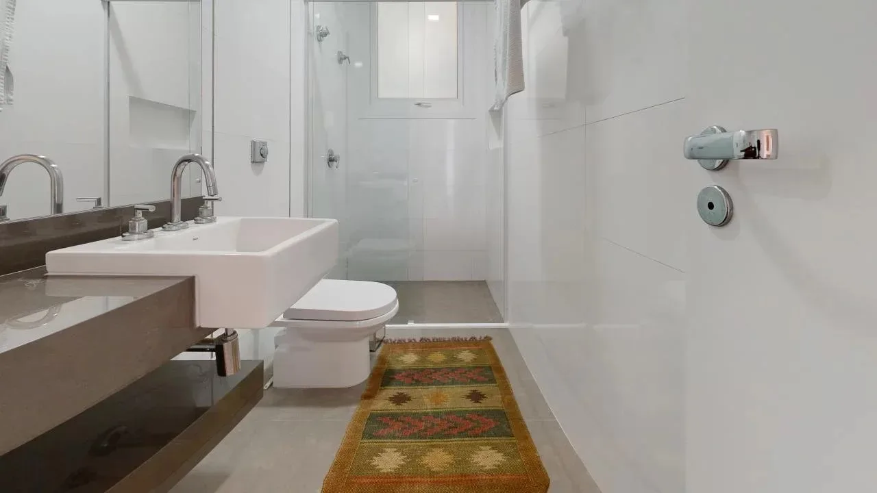 Jurere Internacional: Ultra-Luxury Residence with Pool and Income Potential