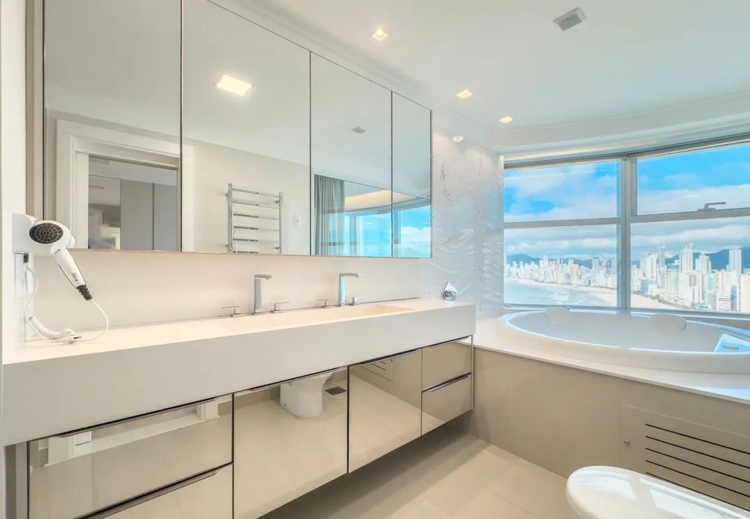 Infinity Coast: Luxury Apartment with Panoramic Views in Barra Norte