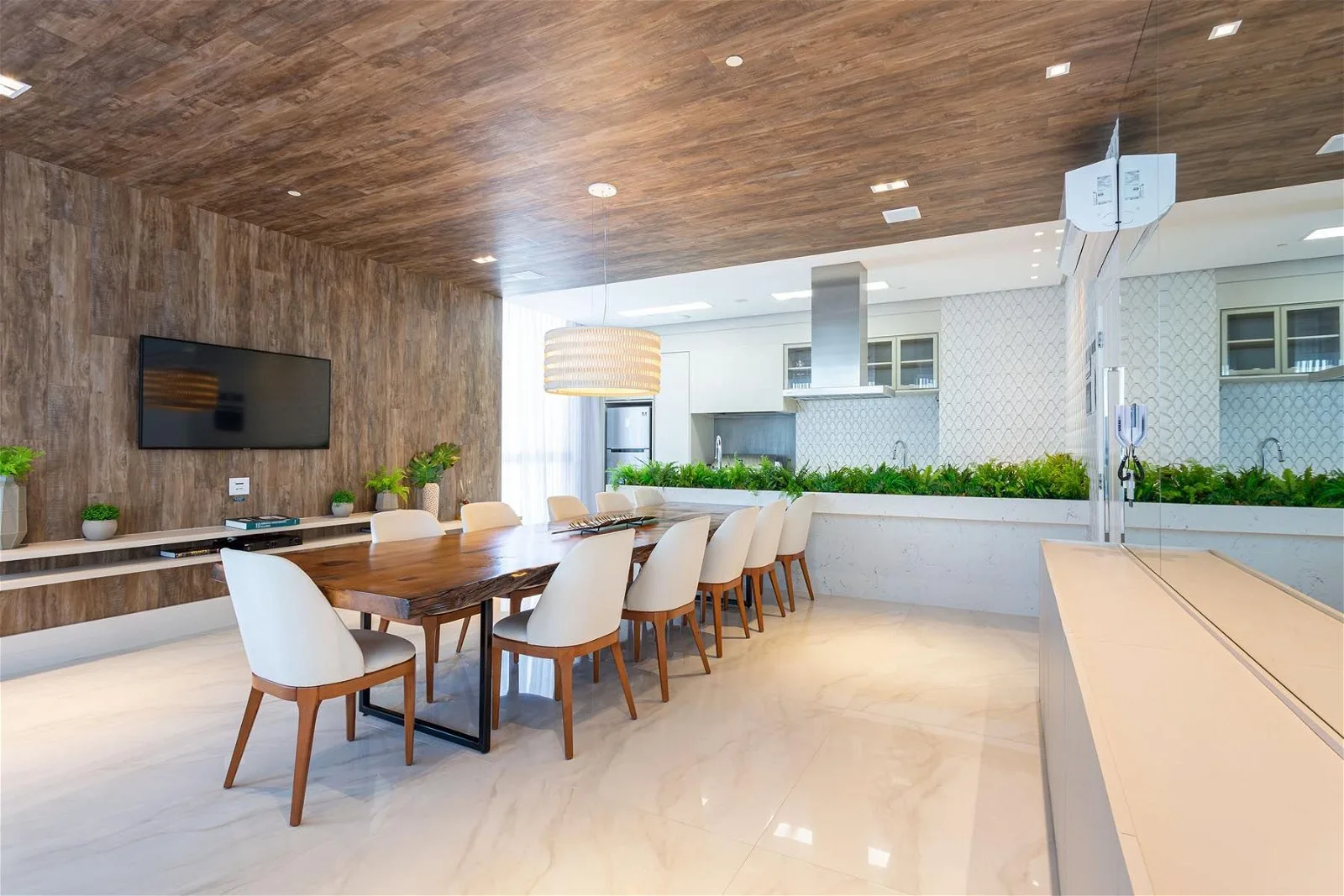 Infinity Coast: Luxury Apartment with Panoramic Views in Barra Norte