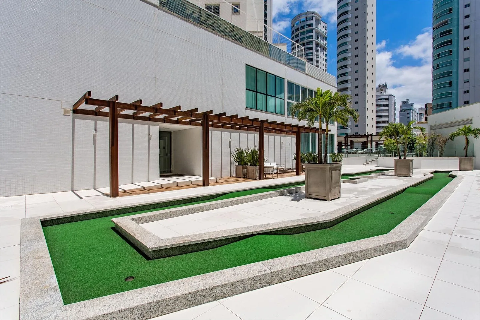 Infinity Coast: Luxury Apartment with Panoramic Views in Barra Norte